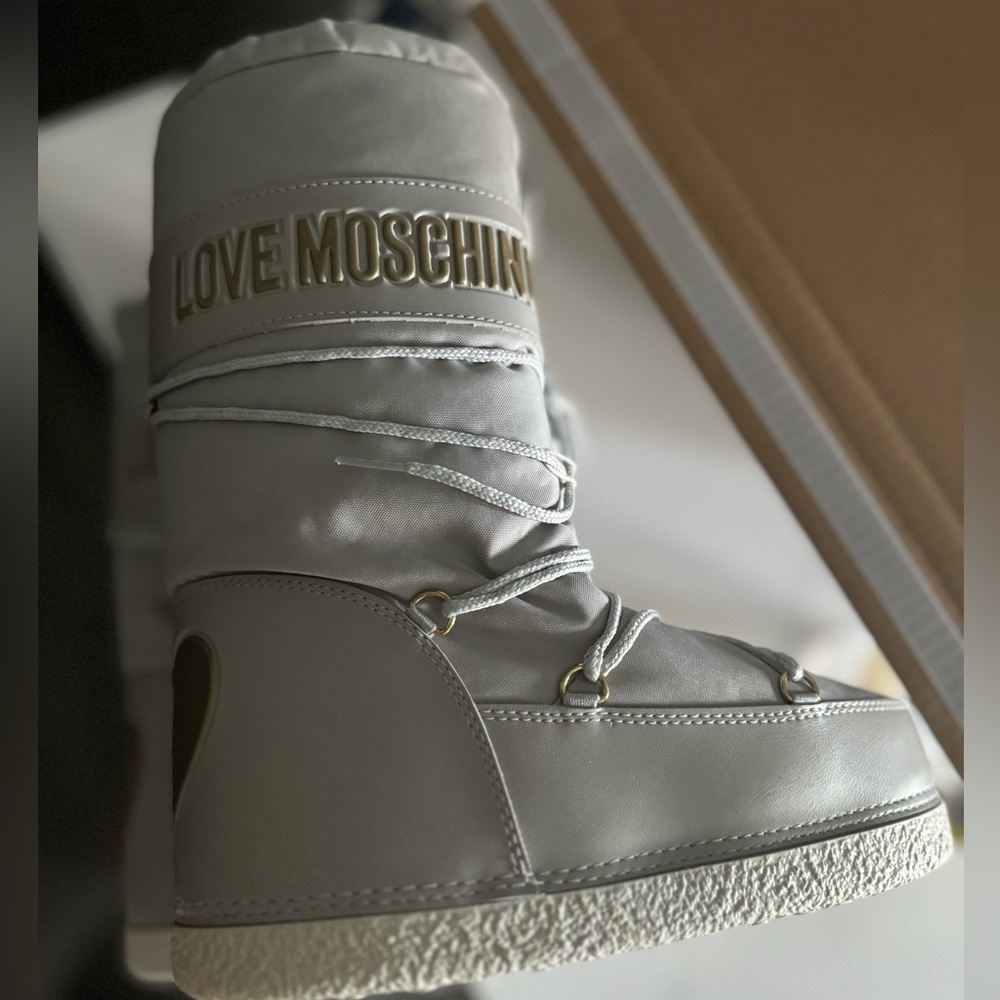 Moschino snow boots